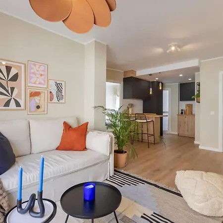 Downtown Flat With 46 Sqm Private Rooftop Terrace Apartment *